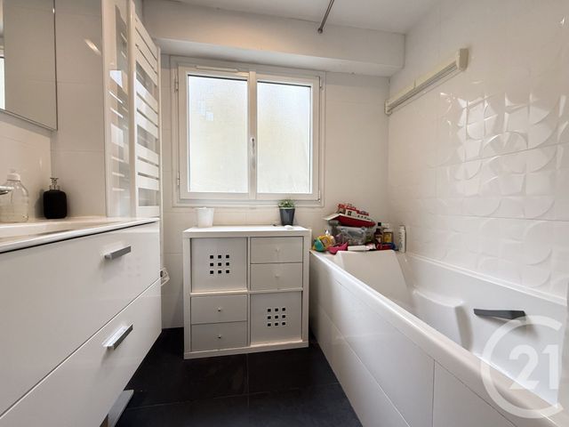 Appartement F4 à vendre - 4 pièces - 74.03 m2 - ST GERMAIN EN LAYE - 78 - ILE-DE-FRANCE - Century 21 Cité Royale